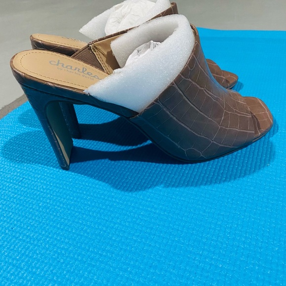Brandnew Charles David Genie mules, nude/tan color, size 8 - Picture 2 of 4